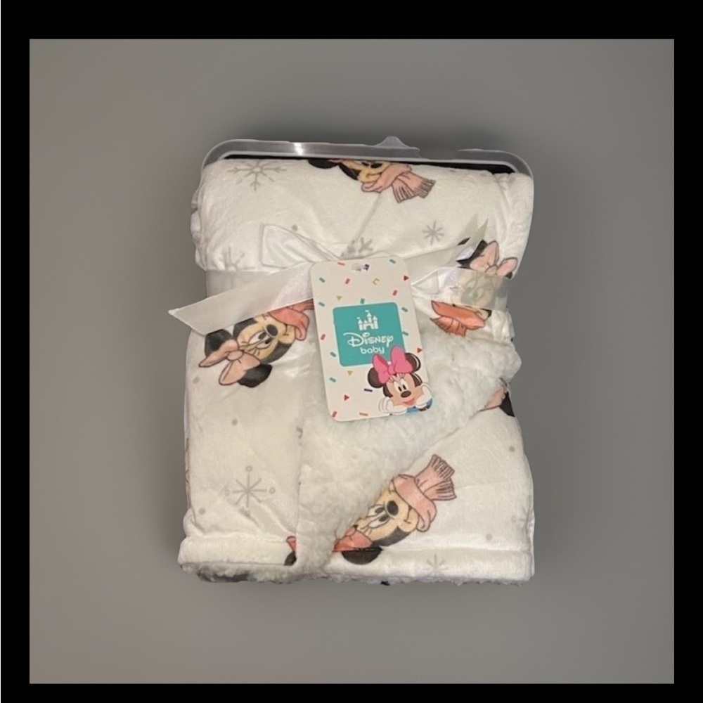Disney White and Pink Minnie Mouse Blanket